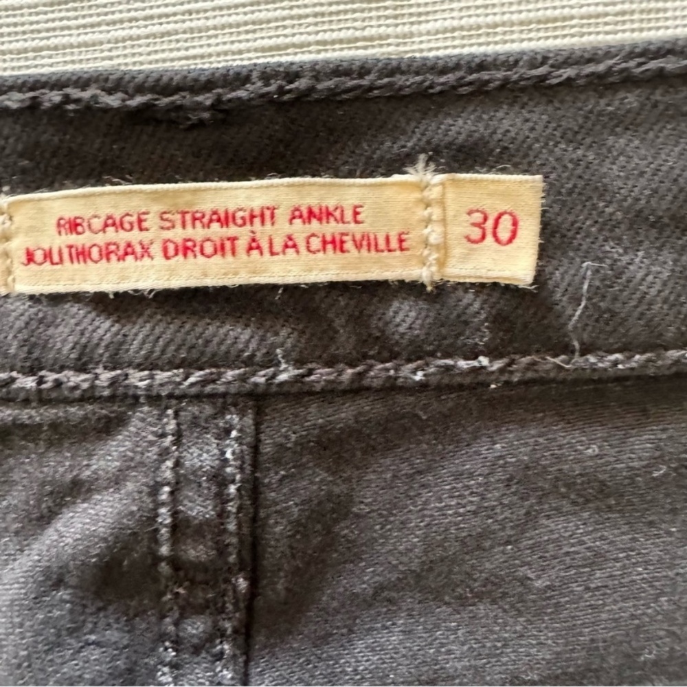 Levi's Black High-Rise Cropped Straight Jeans - Picture 5 of 11